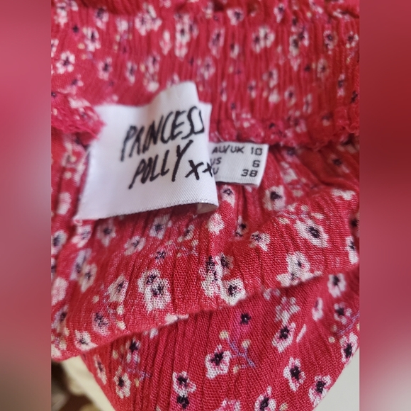 Princess Polly Red Ruffle Floral Mini Skirt. Womens size 6 - Picture 2 of 6